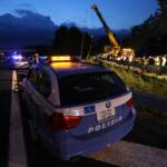 Rieti, assaltato pullman di tifosi del Pistoia basket: morto l’autista. Meloni: “Atto di violenza inaccettabile e folle”