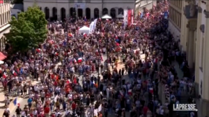 Polonia, decine di migliaia alla marcia della protesta a Varsavia