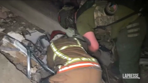 Ucraina, raid russo su Dnipro: almeno 20 feriti