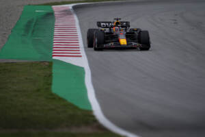 F1, Gp Spagna: vince Verstappen su Hamilton e Russell