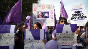 Argentina, la marcia delle donne per dire basta alla violenza di genere