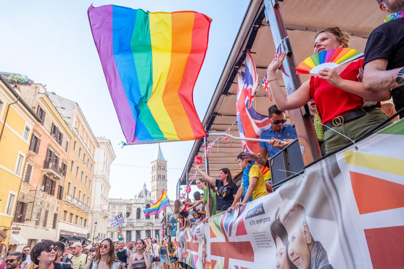 Roma Pride, regione Lazio revoca patrocinio: è polemica