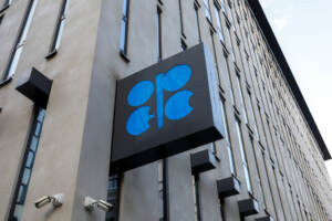 Petrolio, accordo Opec+ per aggiungere tagli di produzione al 2024