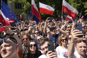 Polonia, 500mila persone in piazza a Varsavia contro governo di destra