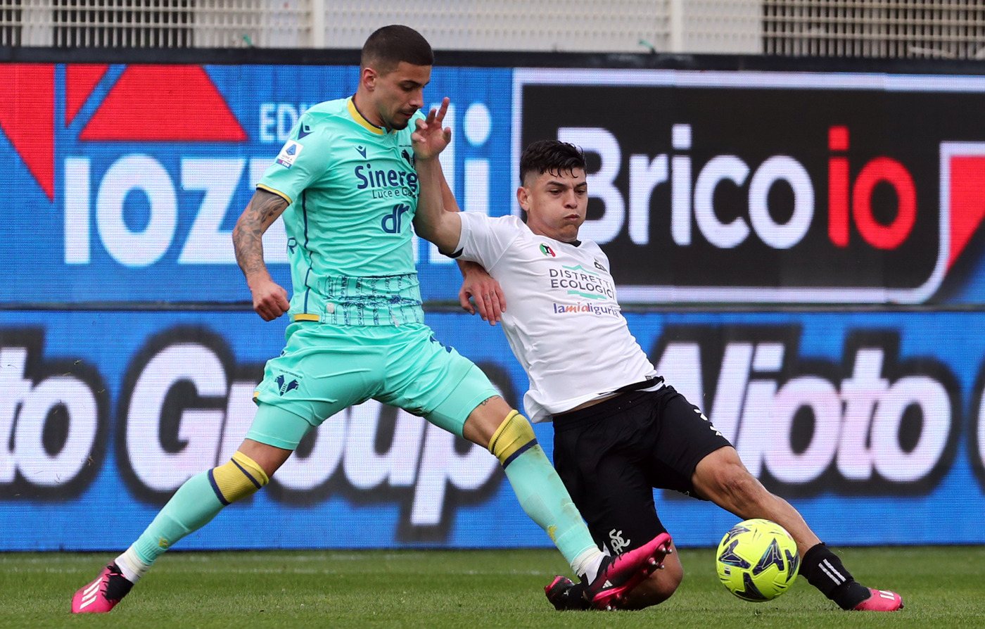 Calcio, lo spareggio Spezia-Verona a Reggio Emilia