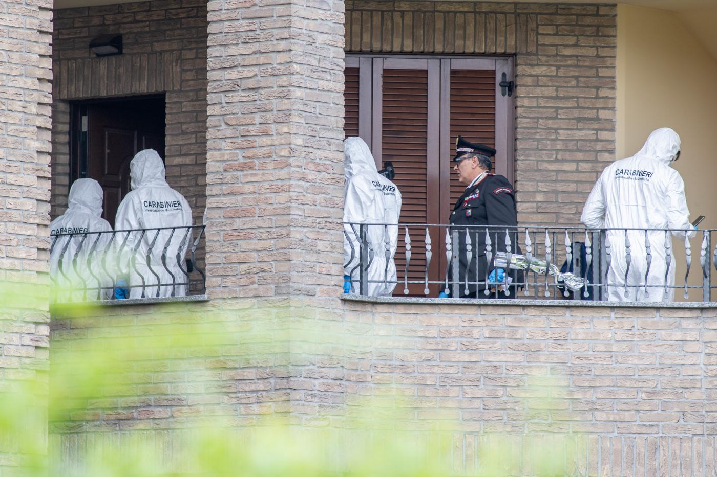 Delitto Senago, ritrovati in un tombino patente, bancomat e coltello