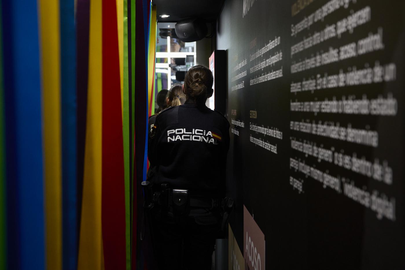 Spagna, ordine shock agli agenti: giorni di riposo per ogni migrante arrestato Spagna, ordine shock agli agenti: giorni di riposo per ogni migrante arrestato