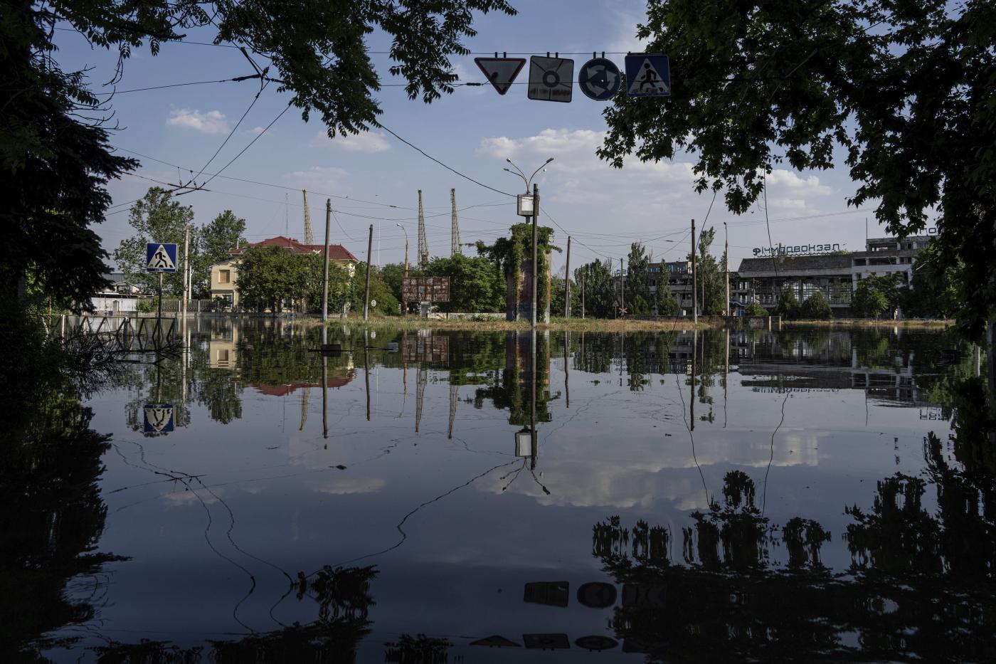 Ucraina, chiazza di petrolio da Kakhovka verso il mar Nero