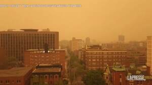 Incendi in Canada, cielo arancione sopra Ottawa