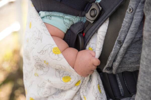 Bimbi dimenticati in auto, cos’è la forgotten baby syndrome