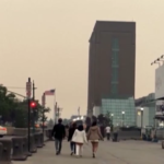 New York, cielo oscurato dagli incendi in Canada