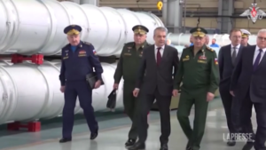 Ucraina, ministro difesa russo Shoigu visita fabbrica missili antiaerei