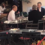 Scholz a Roma pranza e fa le foto con i turisti