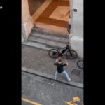 Forlì, rissa a colpi di accetta in centro: il video shock