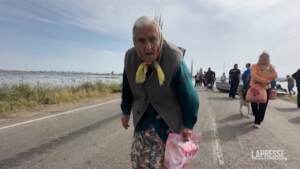 Ucraina, regione di Kherson sott’acqua: le immagini e i racconti del disastro