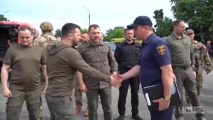Ucraina, Zelensky in regione Kherson dopo disastro diga