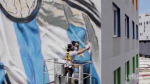 Albania, gigantesco murale di Messi a Tirana