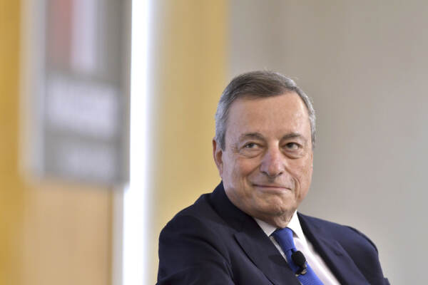 Ucraina, Draghi: “Kiev deve vincere o Europa sarà demolita”