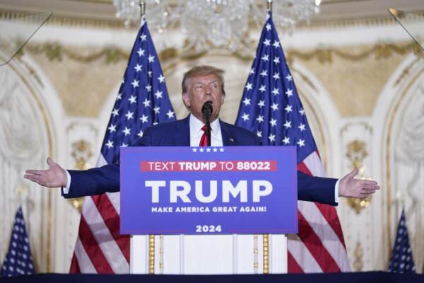 Donald Trump parla dalla sua tenuta di Mar-a-Lago