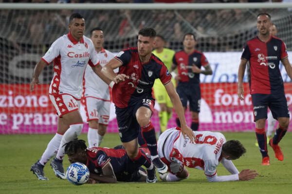 Cagliari-Bari 1-1, pari nell’andata della finale playoff di Serie B