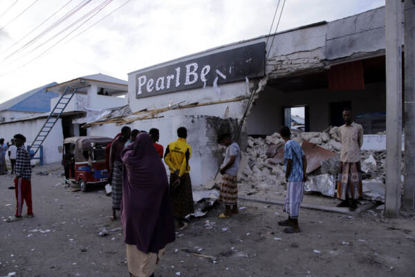 Somalia, 9 morti e 10 feriti in attacco hotel Mogadiscio