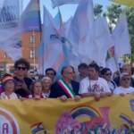 Roma Pride, Gualtieri canta ‘Bella Ciao’ con i manifestanti