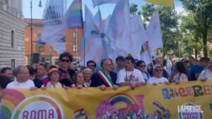 Roma Pride, Gualtieri canta ‘Bella Ciao’ con i manifestanti