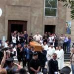 Delitto Senago, una folla commossa ai funerali di Giulia a Sant’Antimo