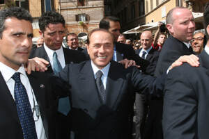 Silvio Berlusconi all'uscita del ristorante Fortunato al Pantheon