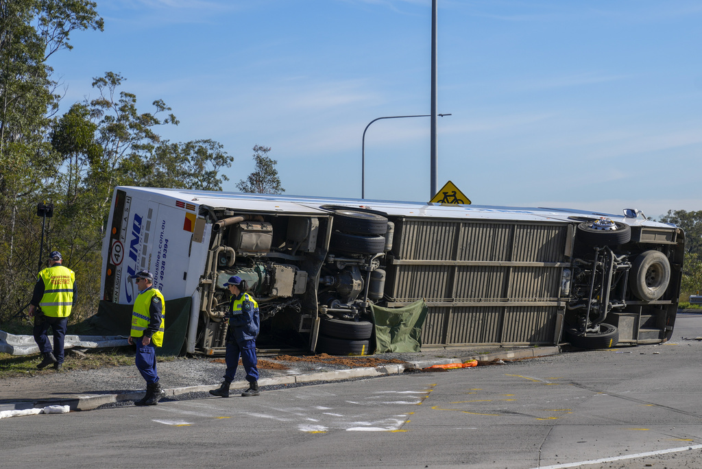 Australia, bus si ribalta nella nebbia: morte 10 persone