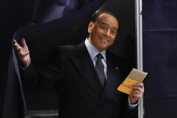Tutte le gaffe di Silvio Berlusconi