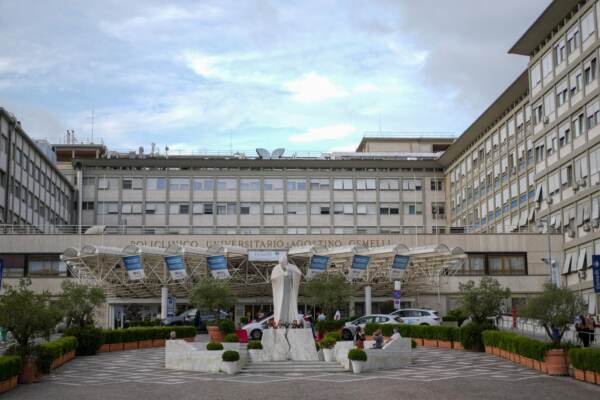 Papa Francesco ricoverato al Policlinico Universitario Agostino Gemelli di Roma