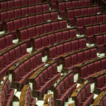Berlusconi, la politica si ferma: stop ai lavori del Parlamento