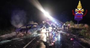 Modena, scontro frontale tra auto: 2 morti