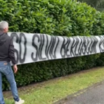 Berlusconi, striscione ultras Juve per ricordarlo ad Arcore: “Immenso”