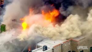 Chicago, enorme incendio: a fuoco edificio di 3 piani