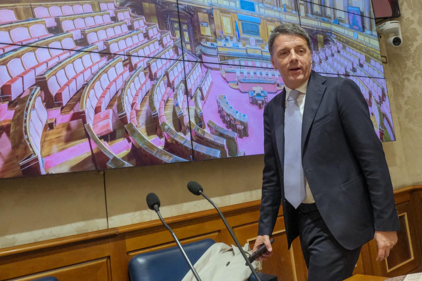 Berlusconi, Renzi: “Polemiche su lutto nazionale vergognose e meschine”