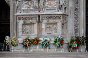 Preparativi per il funerale di Silvio Berlusconi in Duomo