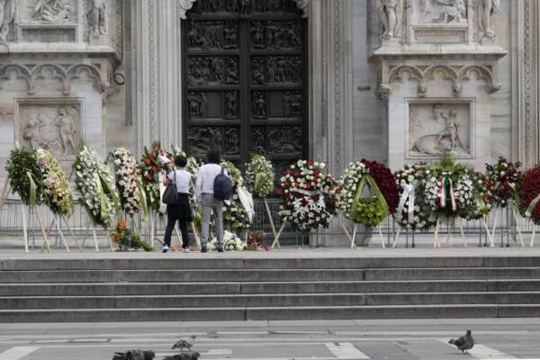 Preparativi per il funerale di Silvio Berlusconi in Duomo