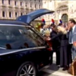 Marta Fascina bacia la bara di Silvio Berlusconi
