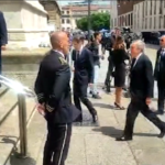 Berlusconi: Mario Draghi arriva ai funerali