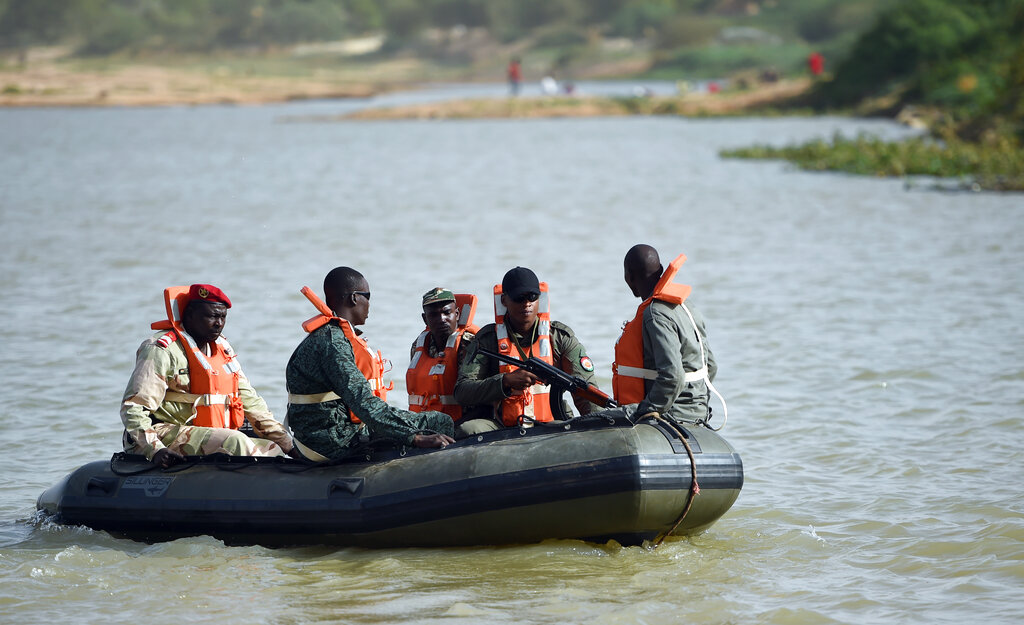 Nigeria, si rovescia barcone: almeno 100 morti