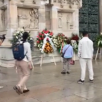 Funerali Berlusconi, piazza Duomo inizia a riempirsi