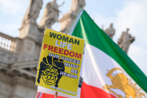 Roma, in Piazza San Giovanni la protesta delle opposizioni al regime in Iran
