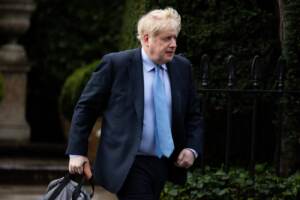 L'ex primo ministro britannico Boris Johnson partecipa all'udienza sull'inganno del Parlamento