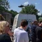 Belgio, tiktoker finge propria morte e arriva al funerale in elicottero
