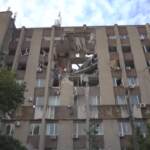 Ucraina, disastro a Kherson: edificio squarciato da un missile