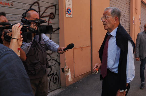 Amici. fanno visita a casa di Prodi per condoglianze