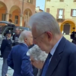 Mario Monti ed Elly Schlein ai funerali di Flavia Franzoni, moglie di Prodi