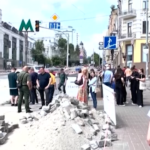 Ucraina, residenti di Kiev cercano riparo dagli attacchi russi